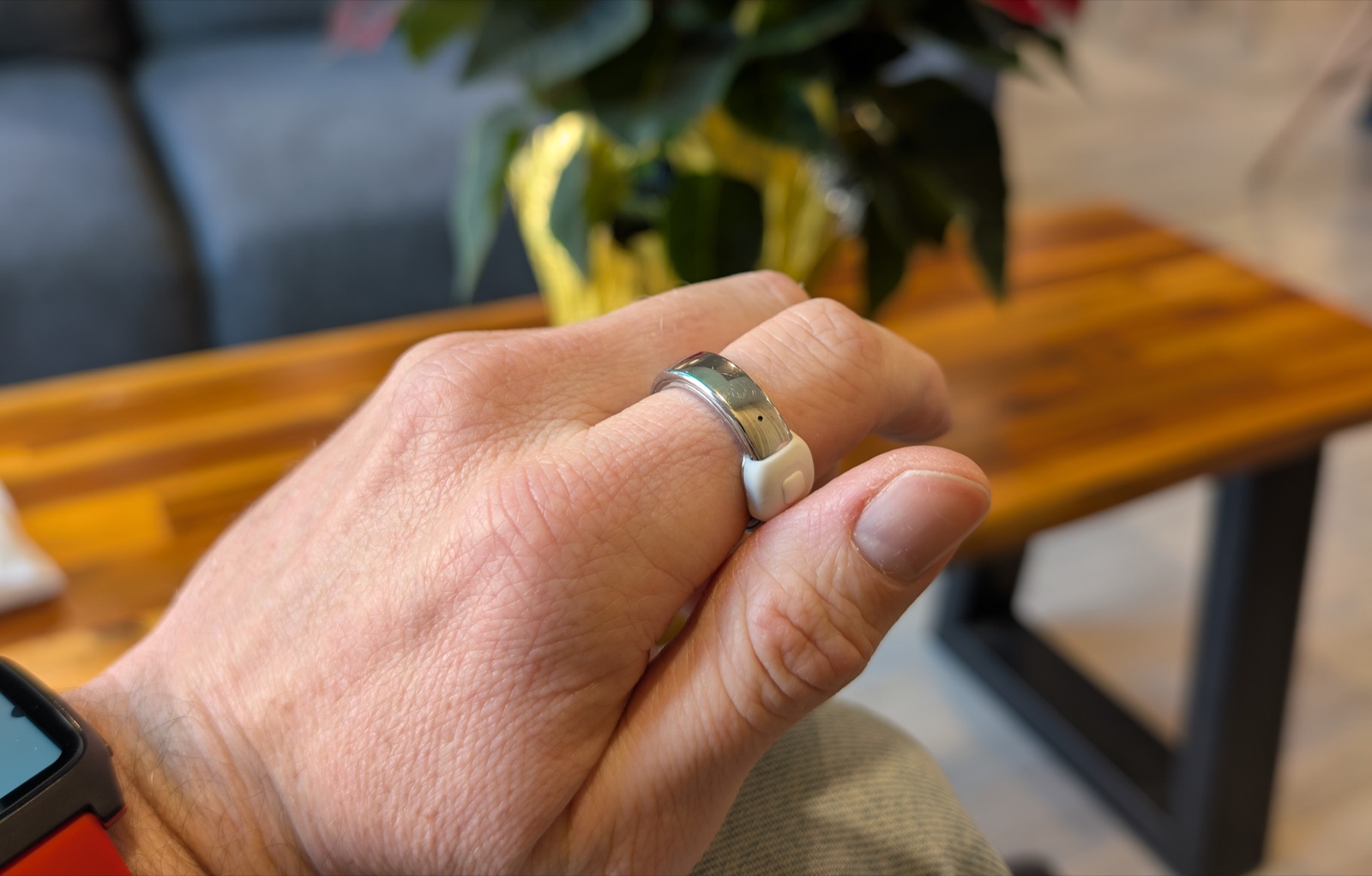 Pebble Index 01 lifestyle - 3